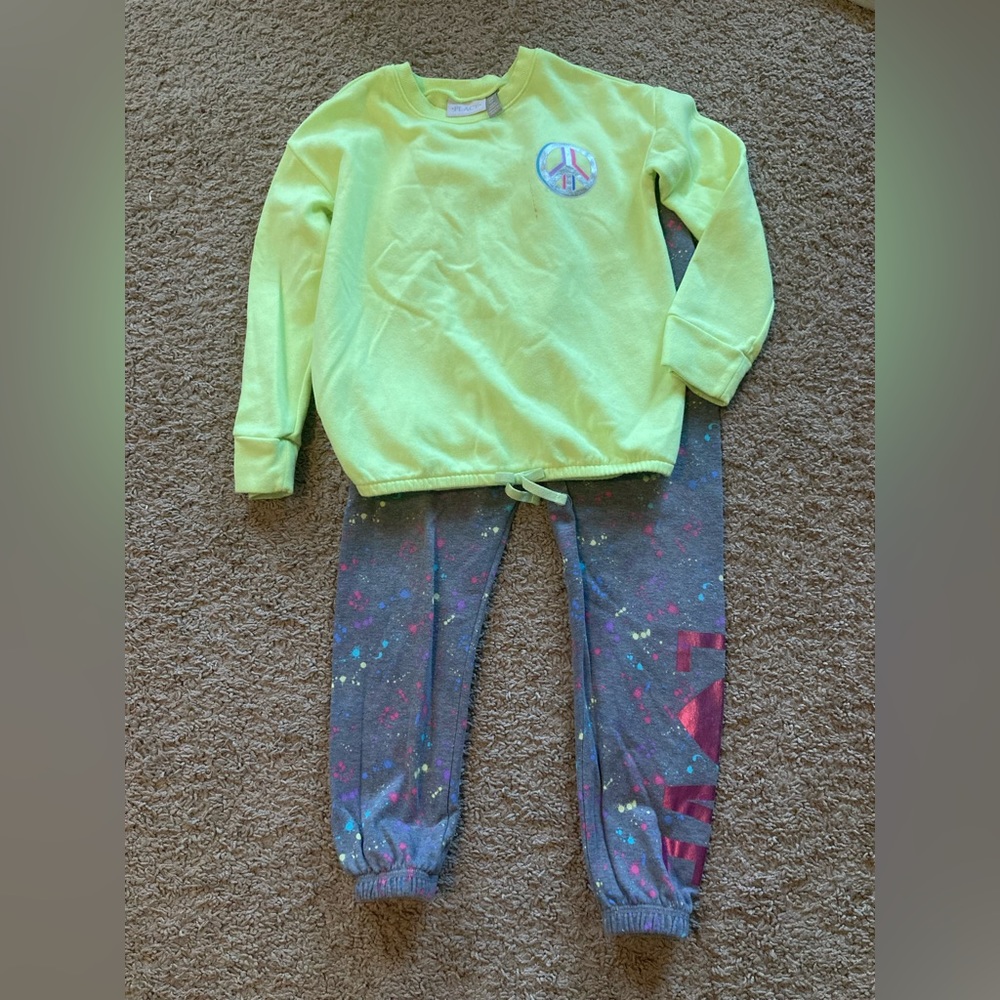 Girl’s CHILDREN’S PLACE Sweatsuit Outfit. Size 7/8